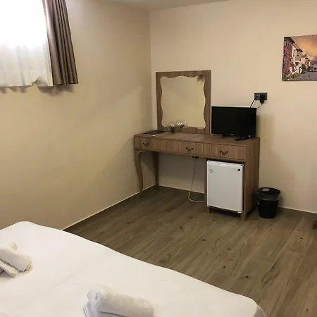 לינה וארוחת בוקר F&g אלאקאטי