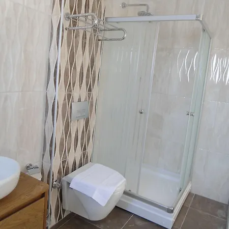 לינה וארוחת בוקר F&g