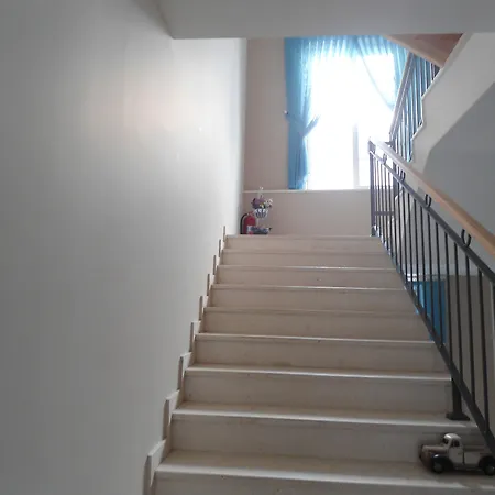 F&g לינה וארוחת בוקר