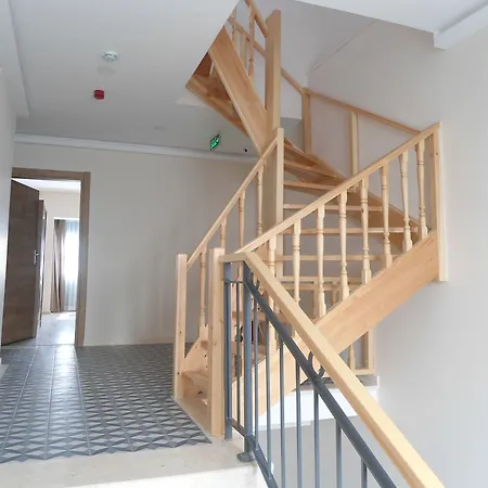 לינה וארוחת בוקר F&g